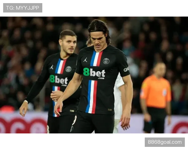 卡瓦尼训练完直接去超市抢打折牛排，这自律谁懂啊