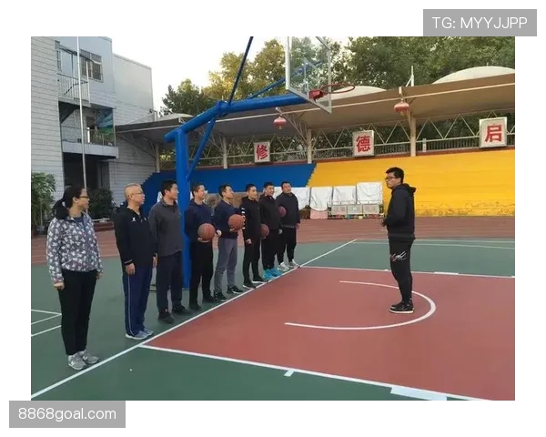 拉人犯规成立条件与判罚依据：裁判判定细则与常见误区