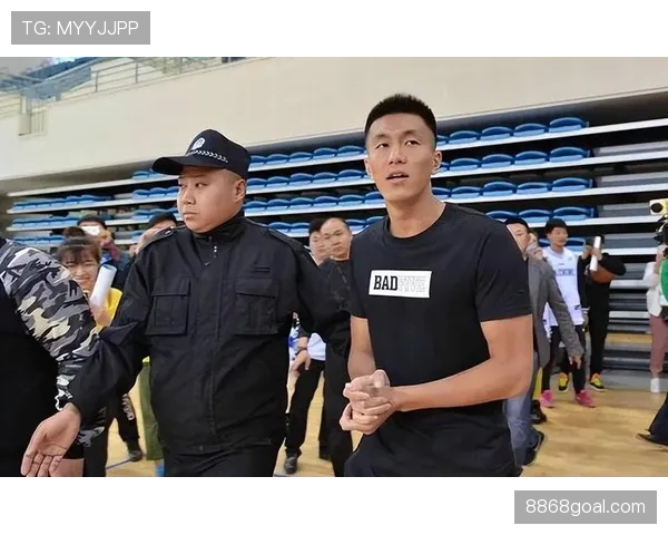 郭艾伦出门像隔壁土豪，球场上又突然变成拼命三郎
